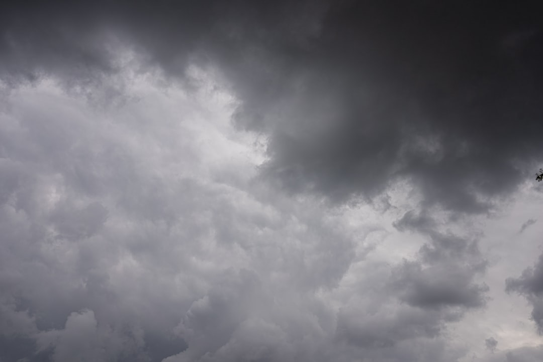 Jakie dane mogą być wykorzystywane przez aplikacje pogodowe